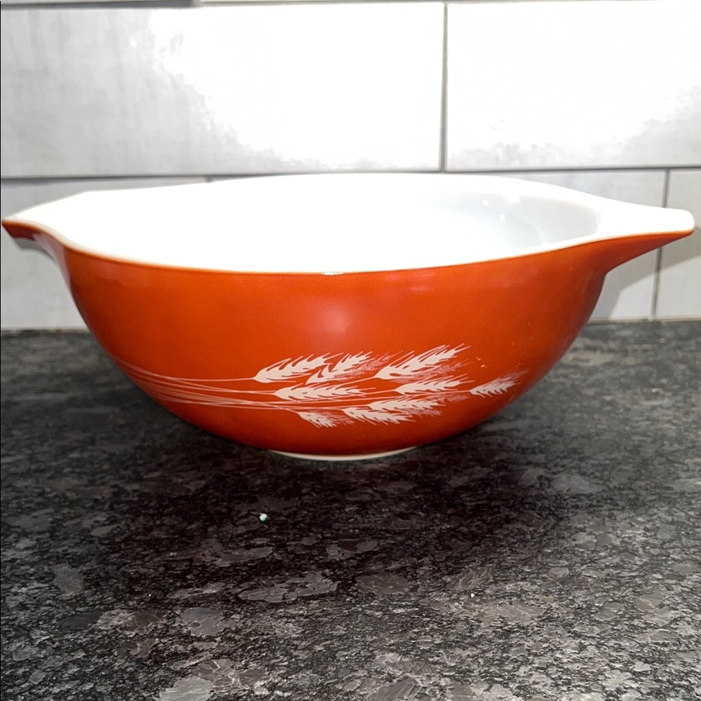 Vintage Autumn Wheat Cinderella Mixing Bowl by Pyrex. #444. Like new. Pour spout